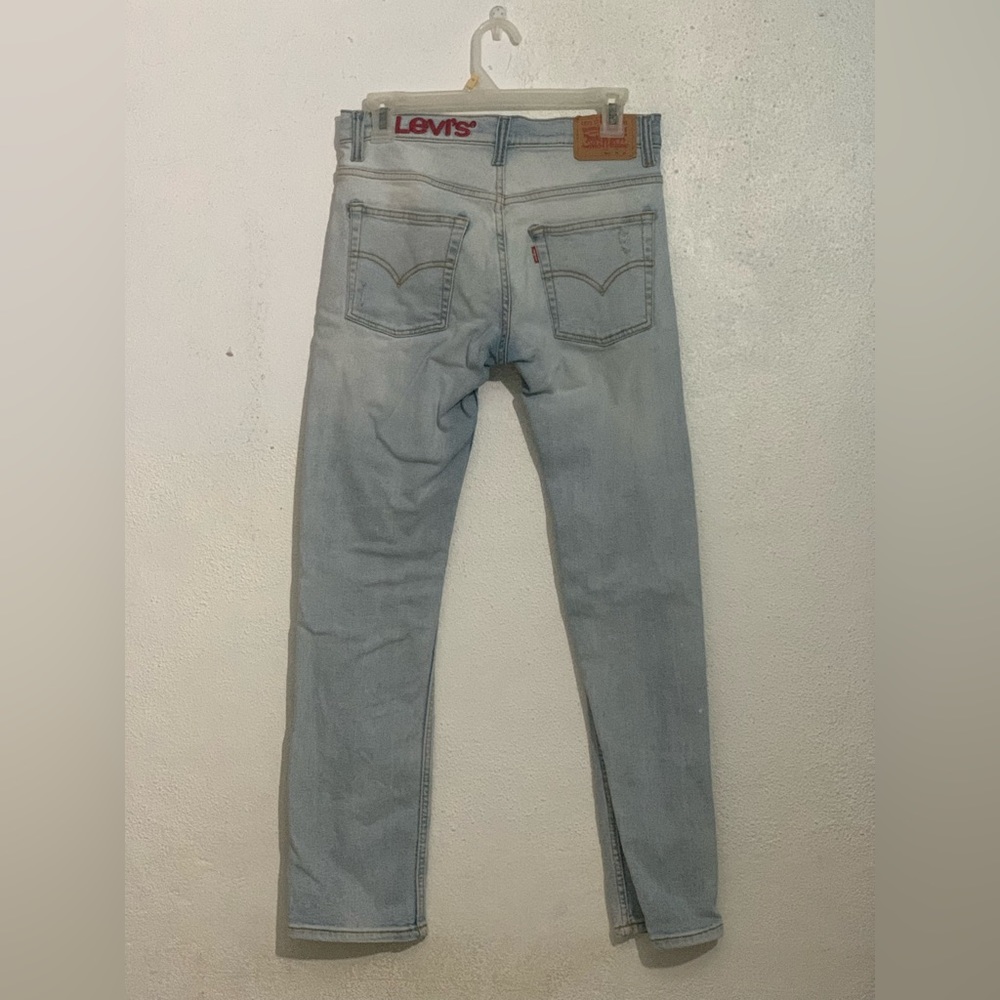 Levi’s grey with headphones design